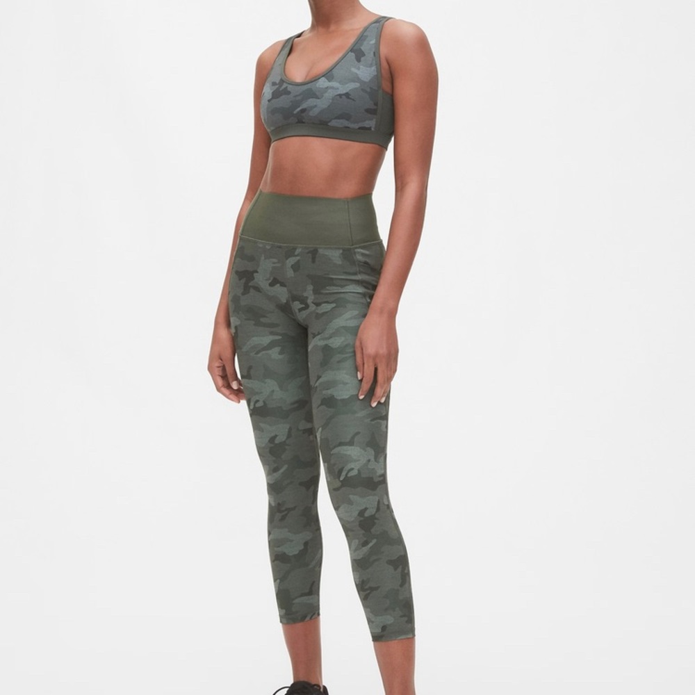 Gap Fit High Rise Print Pocket Leggings in Sculpt Revolution in Green Camo